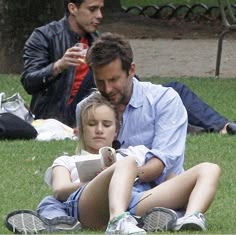 Age Gap Couples Aesthetic, Older Boyfriend Aesthetic, Age Gap Couple Aesthetic, Age Gap Aesthetic Love, Older Boyfriend, Older Man Couple Aesthetic, Older Man Relationships Aesthetic, Age Gap Relationship, Joseph Gordon Levitt Scarlett Johansson