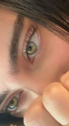 Brunette Green Eyes, Pretty Eyes Color, Eye Lens Colour, Beautiful Eyes Color, Girls Eyes, Makeup For Green Eyes, Pretty Eyes, Pretty Makeup, Quick Workout