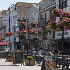 people are sitting at tables outside in the city