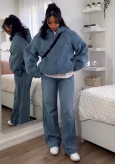 Outfit Inspo Curvy Winter, Denim Blue Cargo Jeans For Fall Streetwear, Winter Outfits Aesthetic Plus Size, Blue Jeans For Winter Streetwear, Winter Fits Plus Size, Jeans Outfit Modest, Winter School Outfits Plus Size, Fall Blue Cargo Jeans, Midsize Outfits Aesthetic Winter