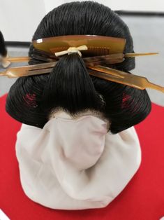 Edo Period Hairstyles, Japanese Hair Traditional, Edo Period Hair, Traditional Japanese Braiding, Japanese Hairstyle Traditional, Japan Traditional Hairstyle, Japanese Hairstyles Edo Period, Traditional Japanese Hair Decor, Oiran Hairstyle