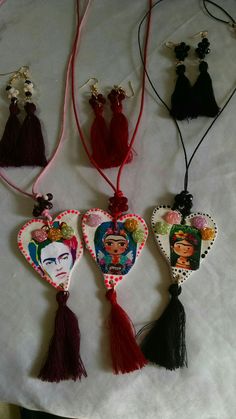 Frida Kahlo Frida Kalho's Accessories, Colorful Frida Kahlo Accessories, Frida Kahlo Jewelry, Frida Kahlo Art Accessory, Frida Kahlo Bag Charm Ideas, Frida Kahlo Inspired Jewelry, Frida Kahlo Tassel Ornament, Diy Frida Kahlo Necklace, Frida Hand Earrings