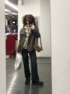 Winter Outfits Aesthetic 2024, Winter Vintage Outfits Cold Weather, Winter Outfits Thrift, Layered Winter Outfits Warm, Warm Outfits Aesthetic, Cold Weather Outfits Aesthetic, Cozy Winter Outfits Aesthetic, Cold Winter Outfits Aesthetic, Layering Outfits Winter Cold Weather