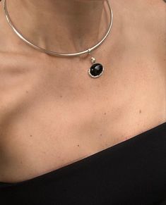 Classic Silver Choker Jewelry, Vintage Silver Choker, Trendy Silver Choker, Silver Choker Jewelry With Stones, Formal Metal Choker With Pendant, Elegant Silver Choker With Round Pendant, Silver Polished Choker Jewelry, Modern Silver Choker Jewelry, Silver Metal Choker