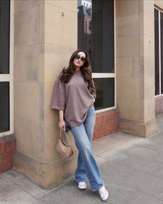 Casual Baggy Clothes, Oversized Full Sleeve T Shirt For Women, Women T Shirt Outfit, Long Baggy Shirt Outfits, Lower For Women Outfit, Long Shirt And Jeans Outfit, Long Shirt Outfits Women, Large T Shirt Outfit, Loose Tshirt Outfits