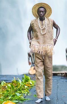 Maison Des Mariees - Togo 🇹🇬 Togo Outfits, Togo Costume, Togolese Culture, Togo Outfit, Benin And Togo, Togolese Clothing, Togo Traditional Wedding Dress, Learn About Togo Culture, Togo Models