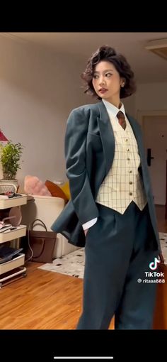 Fem Wedding Suit, Prom Outfits For Masc Women, Prom Suits Women Masc, Masc Women Prom Outfit, Androgynous Homecoming Outfits, Androgynous Hoco Outfits, Queer Suit Fashion, Masc Prom Outfits Women, Masc Fem Prom Outfits