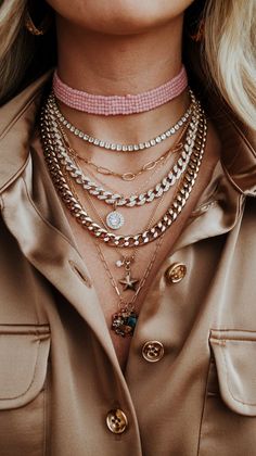 Add a touch of elegance to your look with a charm necklace stack featuring layered styles and bold details! From chunky charm necklaces to delicate beaded designs, these ideas will inspire you to create your own unique necklace combinations. Save this pin or click for more charm necklace inspiration and styling tips! Simple Charm Necklace, Statement Necklace Outfit, Necklace Outfit, Trending Necklaces, Jewelry Fashion Trends, Earring Trends, Custom Charm Necklaces, Latest Jewellery, Custom Charms