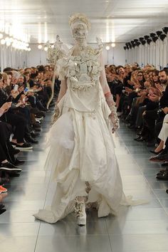 John Galliano for Maison Martin Margiela HAUTE COUTURE SS15 Margiela Bridal, Margiela Wedding Dress, John Galliano Margiela, John Galliano Avant Garde, Margiela Couture, Maison Margiela Couture, John Galliano Margiela 2024, John Galliano Maison Margiela, Maison Margiela John Galliano