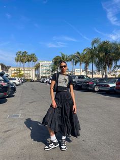 How To Wear Sneakers With A Skirt, Nike Panda Dunks Outfits, Black Sneakers With Skirt, Hightop Nikes Outfit, High Dunks Outfit, Skirt And Tee, Outfit Nike Panda, Crop And Skirt Outfit, Dunks And Dress Outfit
