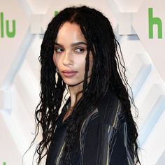 Zoë Isabella Kravitz source. (@zoekravitzsource) • Instagram photos and videos Zoey Kravitz Hair, Zoe Kravitz Faux Locs, Zoe Kravitz Locs, Zoe Kravitz Straight Hair, Zoe Kravitz Natural Hair, Zoe Kravitz Hair Braids, Zoe Kravitz Style Braids, Zoey Kravitz Braids, Zoe Kravitz Vogue