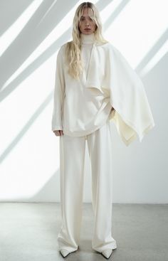 Winter White Outerwear For Loungewear, Helsa Studios, Winter White Loungewear, Elsa Winter Outfit, Elsa Hosk Pregnant Style, Elsa Hosk Sweater, Elsa Pants Outfit, Elsa Hosk White Dress, Elsa Hosk Off Duty