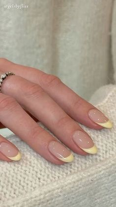 Nails Yellow Tips, Cute Nail Designs Yellow, Yellow Nails Inspiration, Nail Ideas Yellow Pastel, Yellow Nails Tips, Nails Baby Yellow, French Tip Yellow Nails, Nails French Tip Yellow, Lemon Yellow Nails
