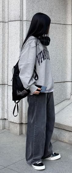 #outift_ideas Baggy Outfits Aesthetic Korean, Oversized Tomboy Outfit, Tomboy Style Outfits Oversized, Tomboy Oversized Outfit, Baggy Clothes Korean Style, Korean Baggy Outfits, Baggy Clothes Outfit Korean, Baggy Clothes Outfit Aesthetic Korean, Baggy Full-length Grunge Pants
