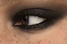 Dark Make Up Aesthetic, Smokey Eyes Black, Eyeshadow Looks Black, Black Smoky Eye, Emo Makeup Brown Eyes, Gothic Makeup Aesthetic, Emo Eyeshadow, Grunge Eye Makeup 90s, Gothic Eyeshadow