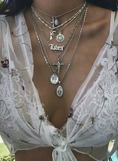 Chunky Necklaces Silver, Too Much Jewelry Aesthetic, Silver Jewelry Layered, Chunky Silver Necklace Stack, Stacked Jewelry Necklaces Silver, Silver Layered Jewelry, Silver Jewelry Necklace Stack, Necklace Stacking Silver, Layered Silver Jewelry