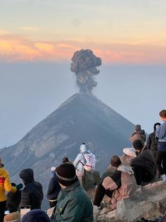 #travel #backpacking #hiking #volcano #sunrise #guatemala Niche Travel Destinations, Guatemala Backpacking, South America Travel Aesthetic, Traveling The World Aesthetic, Being In Nature, Backpacking Indonesia, Exploring The World, Volcano Hiking Adventure, Volcano Hike
