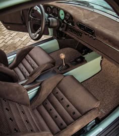 the interior of an old car is clean and ready to be used