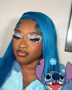 Another episode of things I ATEEEE🍽️  🩷Stitch inspired makeup with hibiscus flowers🩵   I practiced drawing these flowers all morning 🤣(swipe)   🌸Tutorial coming soon to my YOUTUBE 📸   Flowers @mehronmakeup  Eyeshadow @morphebrushes  Gloss @forever_ritzy  Lip liner @essencemonaecosmetics  Lashes @sheinofficial   #stitchmovie #shuntislays #stitchmakeup #stitch #memphismua #ambassadormakeup #hibiscusmakeup #hawaiinflower #fyp #viralviralmakeup #explore Stitch Makeup Ideas, Cool Disney Makeup, Lilo And Stitch Makeup Ideas, Stitch Makeup Halloween, Stitch Makeup Look, Lilo And Stitch Makeup Looks, Stitch Makeup Disney Halloween Costumes, Stitch Makeup Inspo, Stitch Inspired Makeup
