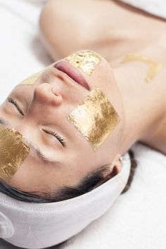 Liquid-Gold Facial Gold Facial At Home, Golden Facial At Home, Gold Facial, Golden Facial, Gold Face Mask Aesthetic, Full Face Gold Mask, Gold Mask Facial, Golden Face Mask, Egyptian Gold Face Mask