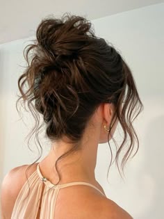 2024 Wedding Hair Trends to Inspire Your Look Bridemaids Hairstyles, Bridesmaid Hair Inspo, Wedding Hair Trends, Cabelo Formatura, Guest Hair, Bridesmaid Hair Makeup, Wedding Guest Hairstyles, Bridal Hair And Makeup, Wedding Hair And Makeup