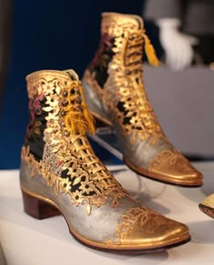 Historical Boots, Regency Shoes Men, Victorian Shoe, Shakespearean Shoes, Ornate Shoes, Victorian Mens Shoes, Victorian Shoes Male, Rococo Shoes Men, Victorian Era Footwear Art