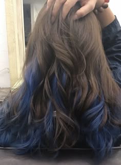 Hair Color Underneath, Blue Brown Hair, Blue Hair Highlights, Dyed Hair Blue, Peekaboo Hair, Hair Color Streaks, Hair Streaks, Pretty Hair Color, Hair Color Blue