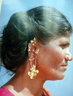 Indian Ear Jewelry, Festive Temple Jewelry Single Earring, Cultural Piercings, Traditional Ear Piercings, Indian Wedding Piercing, Traditional Ceremonial Earrings For Pierced Ears, Indian Piercing Ear, Traditional Ear Ornaments, Traditional Mayan Piercings