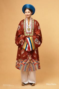 Traditional Outfits Malaysia, Traditional Vietnamese Clothing Pattern, Vietnamese Cultural Clothing, Traditional Vietnamese Garment Pattern, Vietnam Traditional Clothes, Vietnamese Fantasy Clothes, Vietnam Culture Traditional Dresses, Vietnam National Costume, Vietnamese Royal Clothes