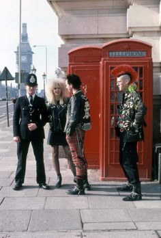 80s Punk Fashion, Punks 70s, Esmod Paris, Das Rheingold, 90s Punk, 70s Punk, 80s Punk, British Punk, Punk Rock Outfits