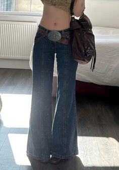 Baggy Flare Jeans, Street Style Aesthetic, Jean Flare, Bootleg Jeans, Y2k Pants, Low Waist Jeans, Taille Basse, Look Vintage, Low Rise Flare Jeans