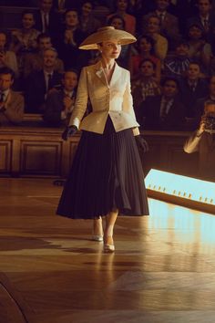 'The New Look' Has Costumes That Include A Dior Bar Suit & Chanel-Inspired Wardrobe Christian Dior New Look Collection, Dior's New Look, Dior The New Look, Dior New Look Modern, Dior New Look Silhouette, The New Look Dior, The Bar Suit Dior, Christian Dior History, Christian Dior Fashion History