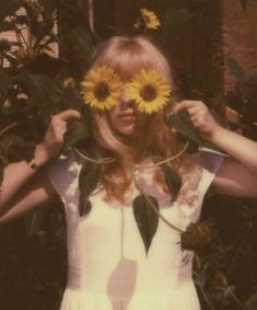 Vintage Spotify Covers, Flower Child 70s, Mid 60s, Happy Vintage Aesthetic, 70s Artist Aesthetic, Vintage Indie, 70s Hippy Aesthetic, 90s Cottagecore, Flower 70s Aesthetic