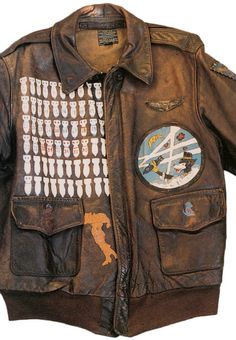 nobrusco: Jaquetas da 2a guerra.. Vintage Leather Military, Vintage Flying Jacket, Old Pilot Jacket, Vintage Pilot Jacket, Ww2 Pilot Jacket, Old Flight Jacket, Ww2 Flight Jacket, Flight Jacket History, Vintage Flight Jackets