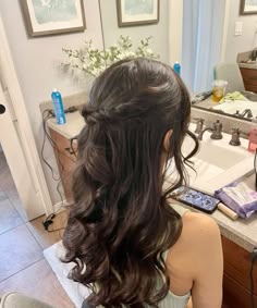 Hairstyle For Homecoming Long Hair, Hairstyles For Long Hair Homecoming, Homecoming Hair Brunette, Hoco Hair 2024, Hoco 2024 Hair, Hoco Hair Styles 2024, Party Hairstyles For Medium Hair Night, Hairstyles For Medium Length Hair Party, Half Up Half Down Bridesmaid Hair Brunette