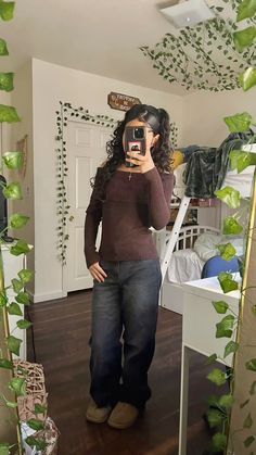 Types Of Cute Styles, Outfits For The Cold School, Curly Hair Outfit Ideas, What To Wear With Curly Hair, Ugg Tasman Outfit Ideas, Brown Ugg Outfits, Outfit Ideas Sweater, Outfits For Curly Hair Casual, Outfit Ideas Uggs