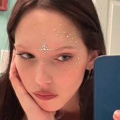 Gem Makeup, Rave Makeup, Star Makeup, Swag Makeup, Face Gems, Dope Makeup, Eye Makeup Art, Makeup Obsession, Fantasias Carnaval