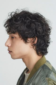 Mid Messy Haircut, Hairstyles For Men With Loose Curly Hair, Wavy Low Taper Haircut, Hairstyle Short For Men, Male Wave Perm, Curly Hair Male Hairstyles, Men Wavy Hair Styles, Man Curly Haircuts, Curly Hair Mod Haircut