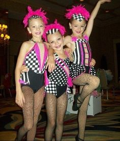 The original trio girls Dance Moms Old Photos, Dance Mom Photos, Old Dance Moms Pictures, Maddie Paige And Chloe, Chloe Maddie And Paige, Chloe Paige And Maddie, Dance Moms Trio, Dance Moms Bts, Og Dance Moms Pictures