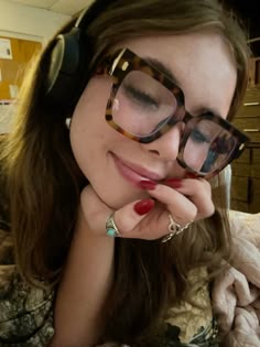 Chunky glasses silver jewlery cano shirt fit rings aesthetic idk Libraian Glasses, Eye Glasses Frame Men, Big Tortoise Glasses, Cool Glasses 2025, Thick Frame Square Glasses, Large Framed Glasses, Large Frames Glasses, Square Tortoise Glasses, Thick Glasses Frame