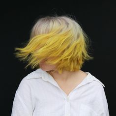 Pastel Yellow Hair, Yellow And Blonde Hair, Yellow To White Hair, Light Yellow Hair Dye, Faded Yellow Hair, Yellow Tips Hair, Bleached Yellow Hair, Short Yellow Hair, Blonde To Yellow Hair Ombre