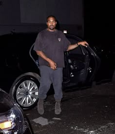 Kanye Sweatpants Outfit, Kanye West Sweatpants Outfit, Kanye In Polo, Kanye West Sweatpants, Kanye Sweatpants, Kanye West All Black Outfit, Kanye West Sweats, Kanye West All Black Fit, Kanye All Black Fit