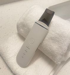 Experience the transformative power of advanced skincare technology with our signature device - The Ultrasonic Face Enhancer - How To Use Ultrasonic Face Scrubber, Ultrasonic Face Scrubber, Ultrasound Face Scrubber, Ultrasound Face Scrubber Benefits, Ultrasound Facial Scrubber, Facial Scrub Machine, Facial Tools, Best Facial Scrubber, Facial Scrubber Spatula
