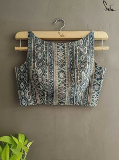 Sleeveless Blouse Designs, Boat Neck Blouse Design, Blouse Designs Catalogue, Backless Blouse Designs, New Saree Blouse Designs, Traditional Blouse Designs, Blouse Design Images, Ladies Blouse Designs, Blouse Designs Indian