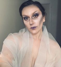 Ghost Stage Makeup, Ghost Makeup Easy, Pretty Ghost Makeup, Simple Ghost Makeup, Ghost Makeup Look, Spooky Ghost Makeup, Ghostly Makeup Halloween, Ghost Makeup Pretty, Ghost Woman Makeup