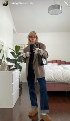 Uggs Business Casual, Blazer Outfits Cold Weather, Cold Weather Blazer Outfit, Cold Blazer Outfit, Uggs Work Fit, Ugg Business Casual, Ugg Work Outfit, Ugg Office Outfit, Ugg And Blazer Outfit