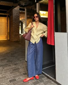 Casual Summer Clothing, Button Down Shirt Over Dress Outfit, Block Color Outfits, Summer Work Casual, Outfits Spring Aesthetic, Colourful Shoes Outfit, Colorful Button Sweater Style, Colourful Shirt Outfit, Colourful Chic Outfits