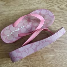 Dr Shoes, Pretty Shoes Sneakers, Shoe Wishlist, Funky Shoes, Girly Shoes, Shoe Inspo, Swag Shoes, Dream Shoes, Pretty Shoes