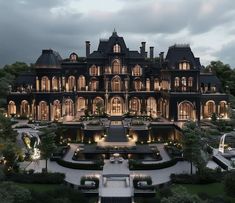 Castle House Design, Manoirs De Luxe, Mansion Aesthetic, Mansão Luxuosa, Villa Di Lusso, Dream Mansion, Mansiones De Lujo, Dream House Pictures, Casa De Lujo