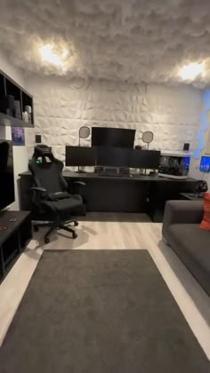 gaming computer setups’s Instagram post: “Rate from 1-10 🔥 ¦ double tap ❣️ Follow 👉@ggpcsetups… | Game room design, Video game room design, Games room inspiration